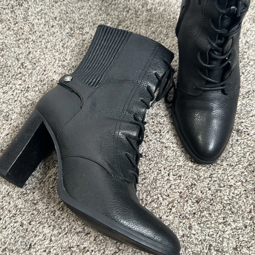 Michael kors black lace up carrigan boots size 11M